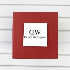 Коробочка с логотипом Daniel Wellington Red