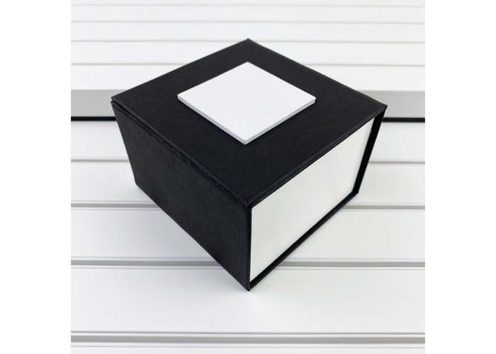 Коробка с белым квадратом Black-White